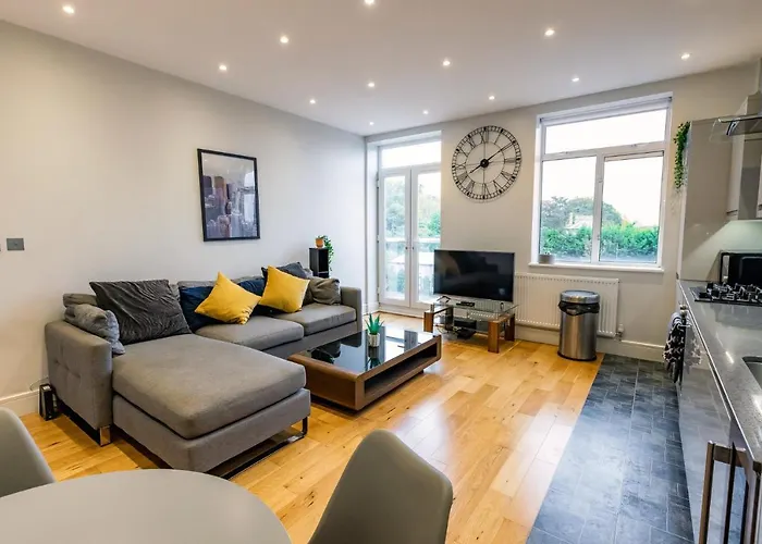 Thorpe Road 1 Bed Apartment With Parking